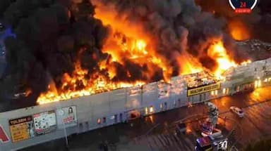 ImagenIncendio destruye centro comercial