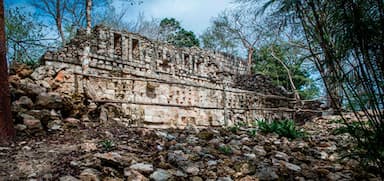 ImagenDenuncian basurero clandestino en zona arqueológica de Campeche 