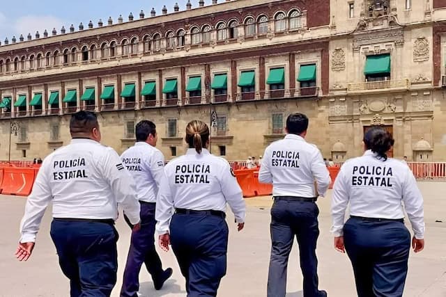 Policías de Campeche acuden a Palacio Nacional