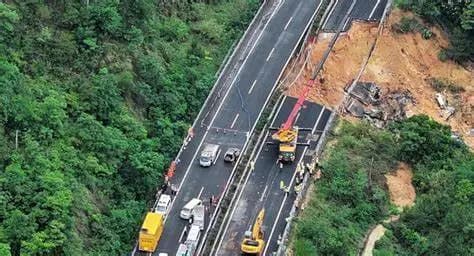 48 muertos por colapso de carretera en China 