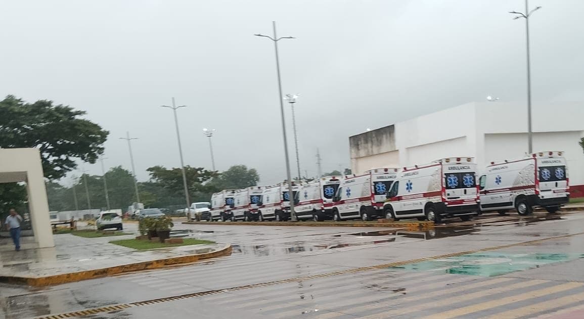 Aún con deudas, donará Pemex ambulancias