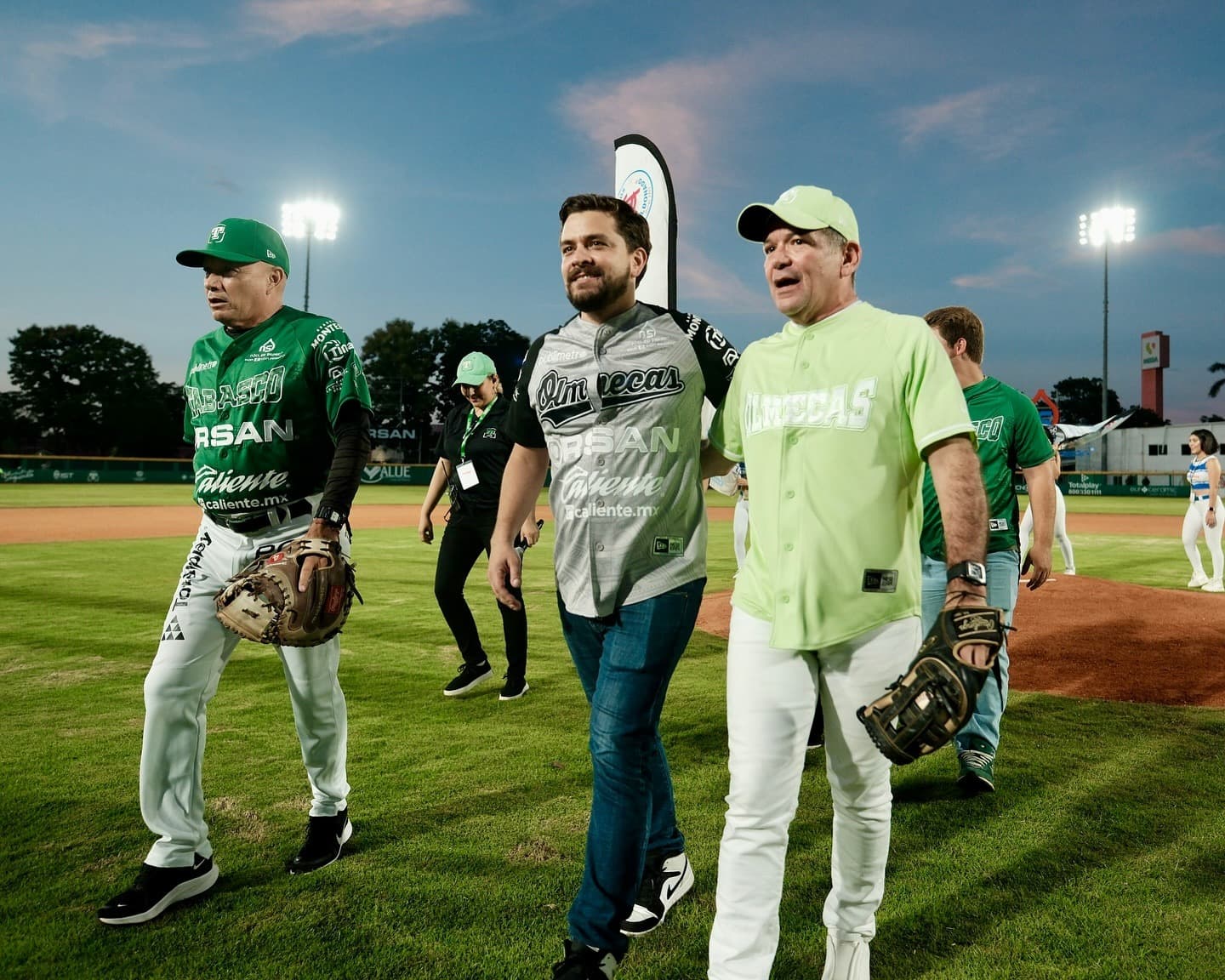 Rifan Olmecabonos para promover regularización vehicular