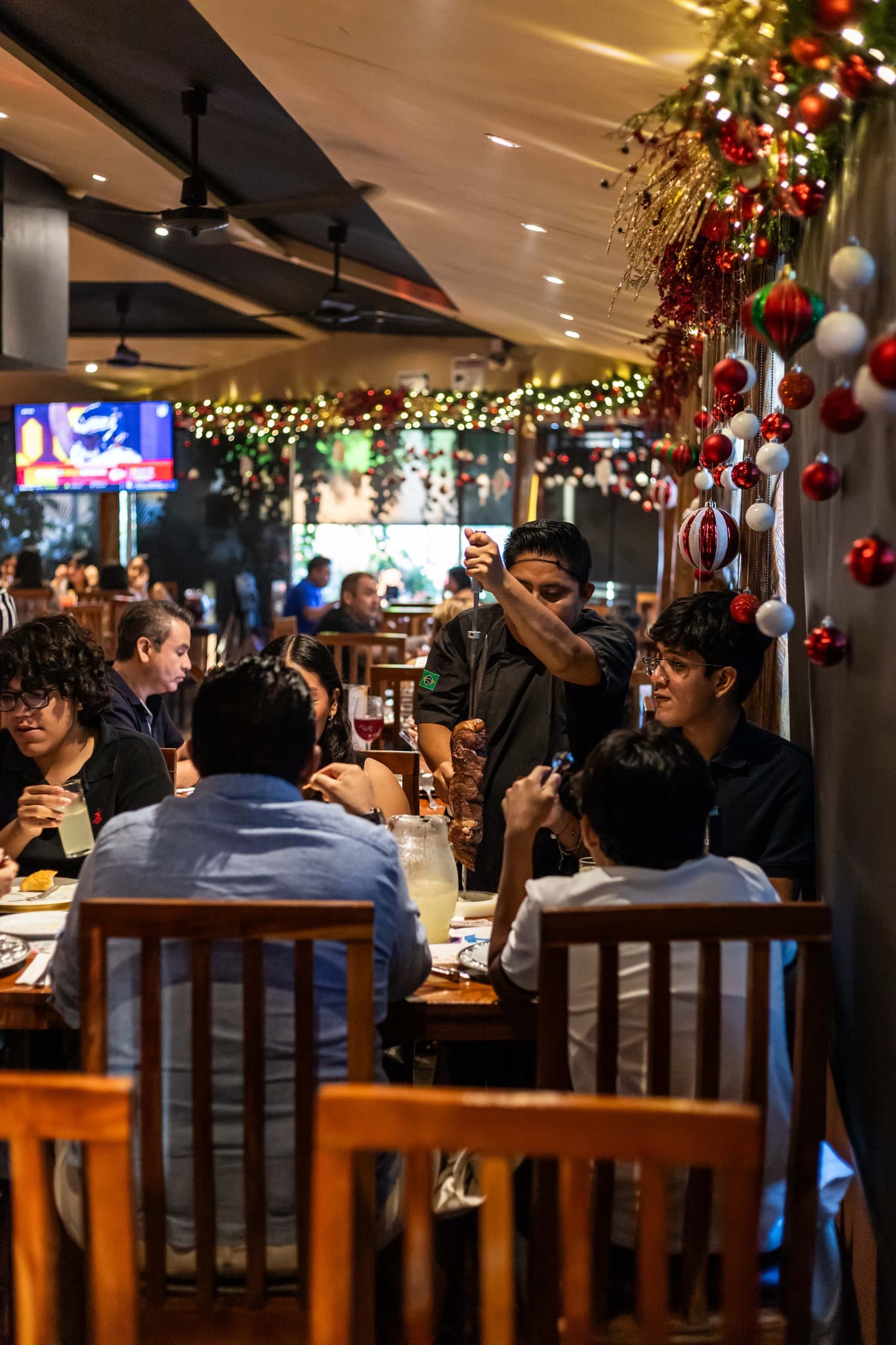 Restauranteros y tours náuticos ajustan precios en Cancún 