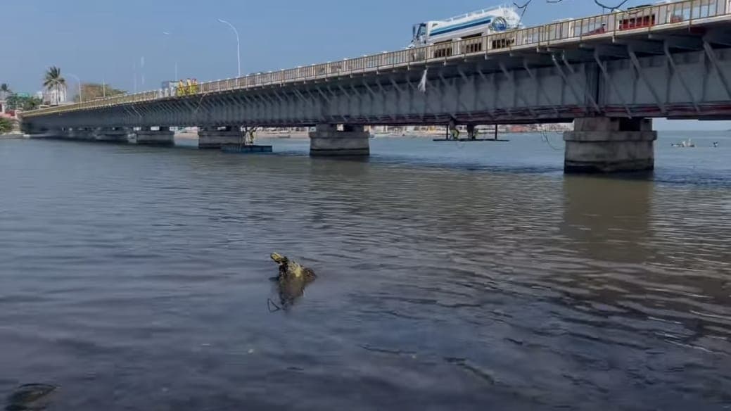 Rehabilitan puente en Boca del Río 