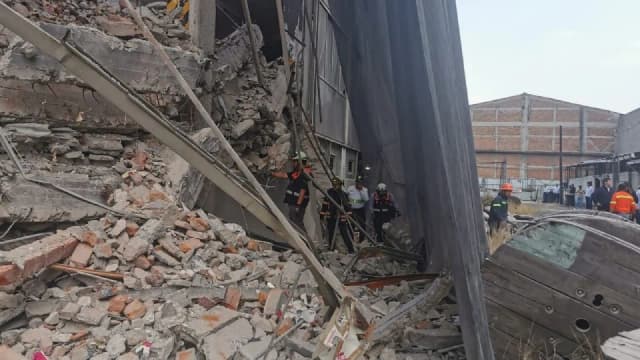 Rescatan a uno en edificio colapsado, sigue búsqueda de 3 en CdMx 