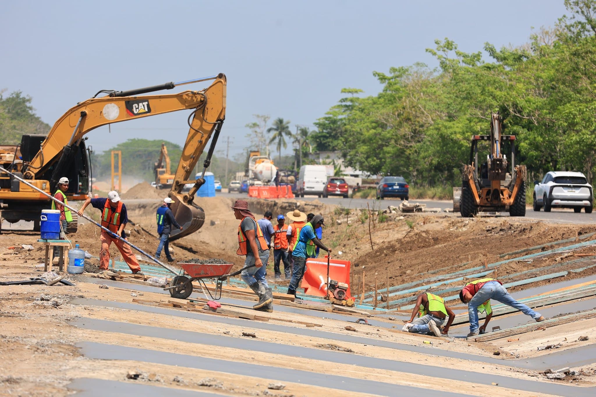 ¡Marginan a constructores tabasqueños! 