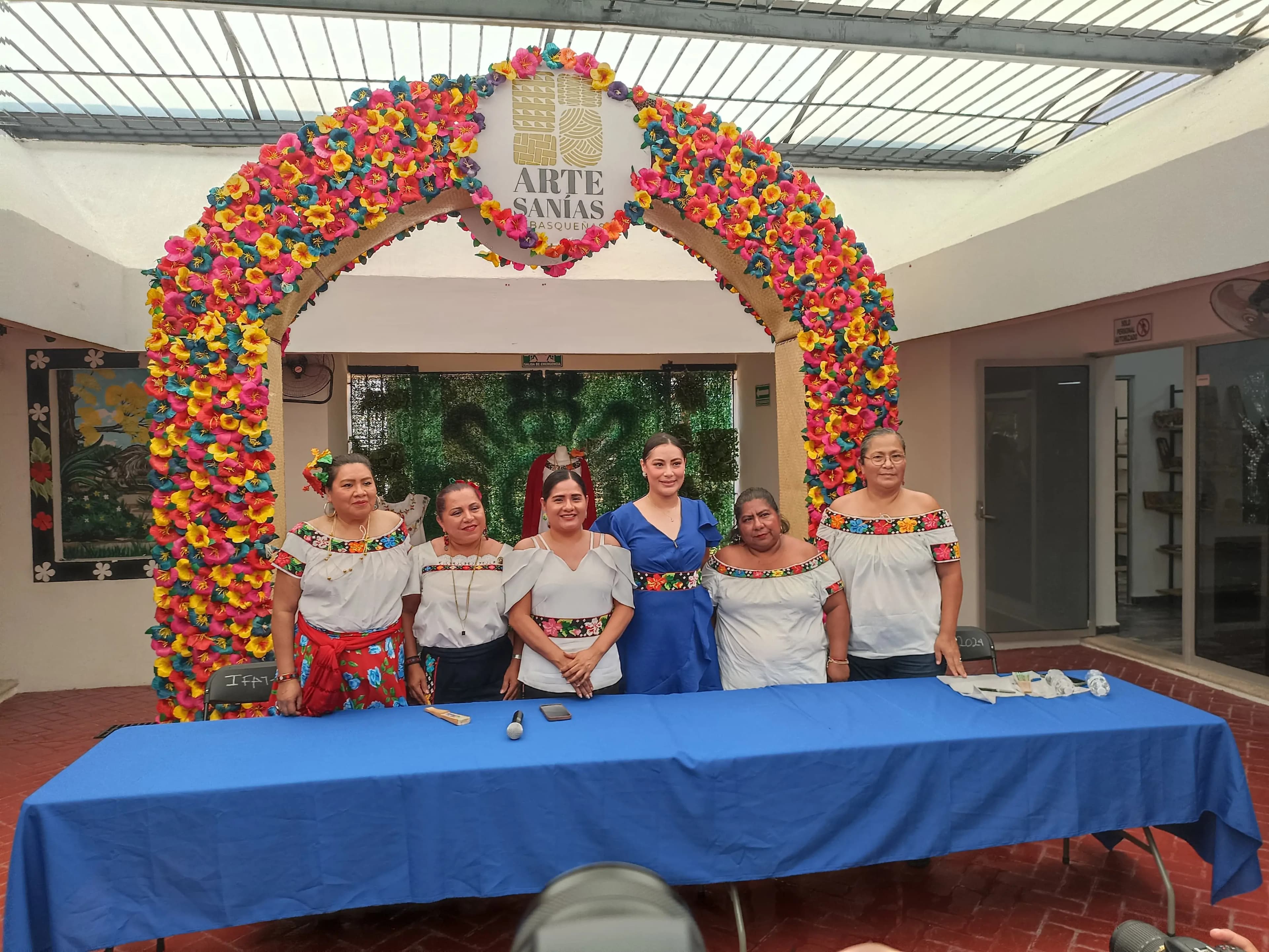 Piden no comprar tiras bordadas 'patito'