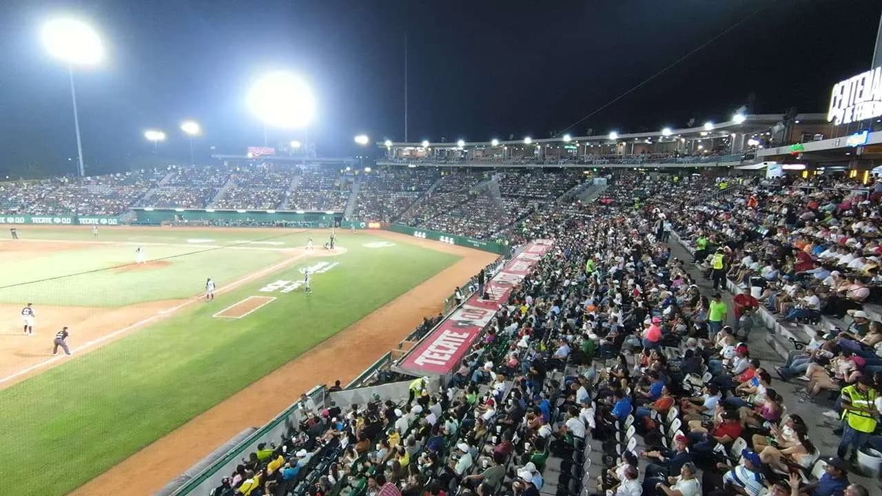 Olmecas estafan a aficionados 