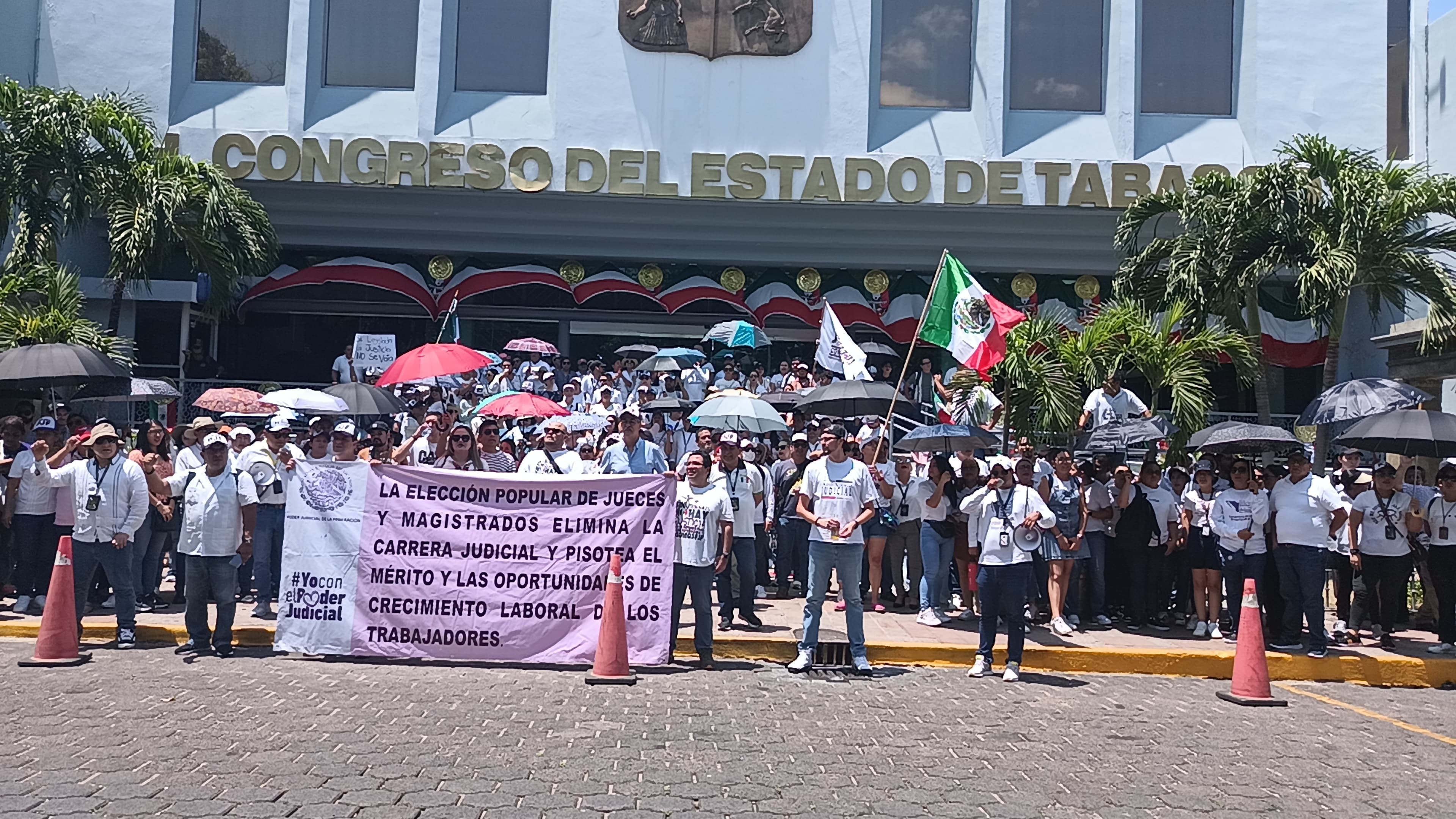 Tabasqueños protestan contra Reforma Judicial 