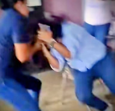 ImagenRescata policía a maestra de agresión, la acusaban de agredir a menor con autismo