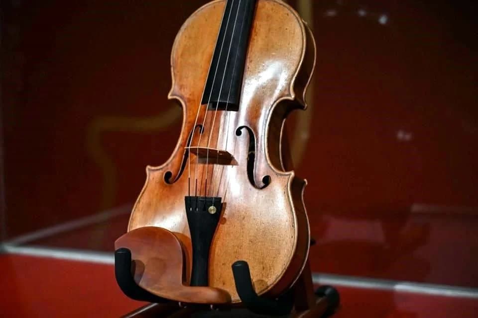 Venden un violín Stradivarius en más de 232 mdp