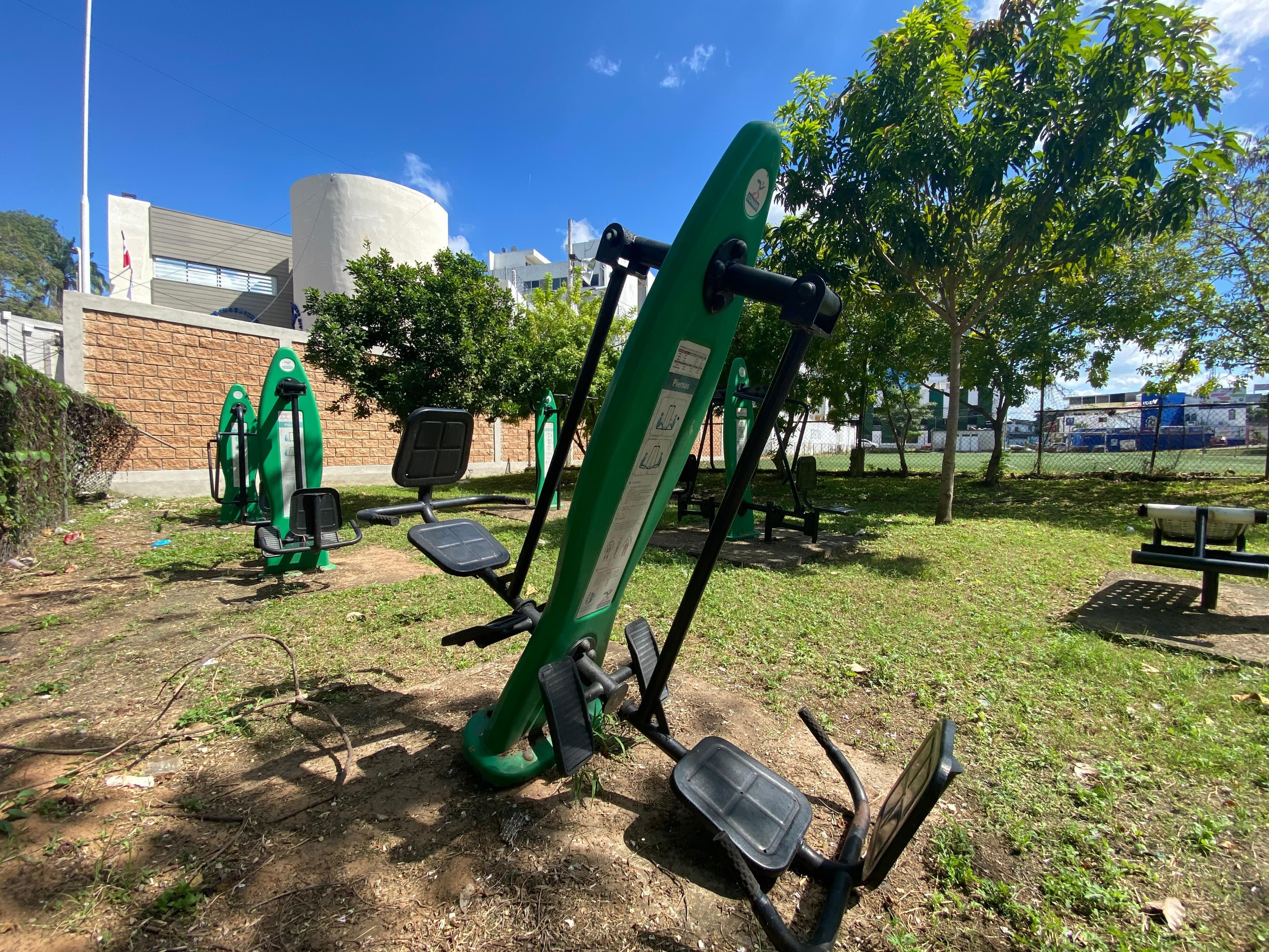 Deportivo de la Rovirosa, en abandono y destruido