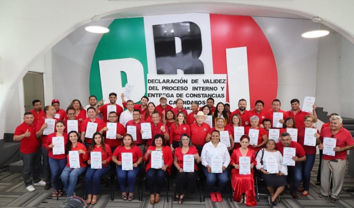 PRI entrega constancias a candidatos