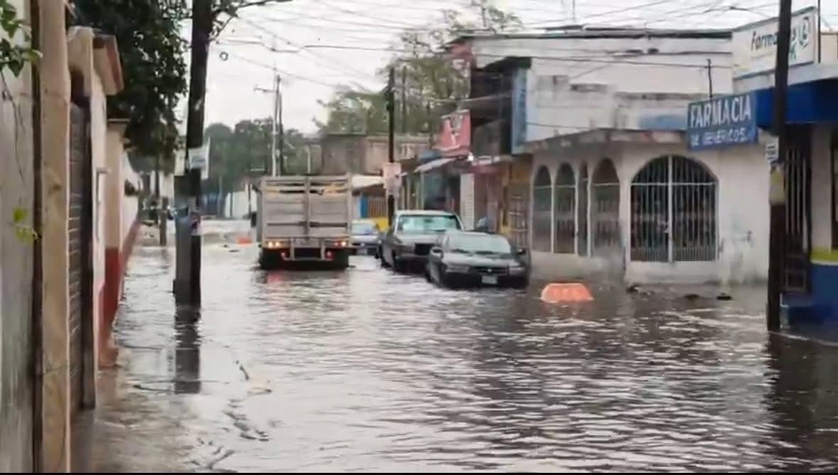 Evacuan a 30 familias en Villahermosa por tormenta eléctrica y fuertes lluvias