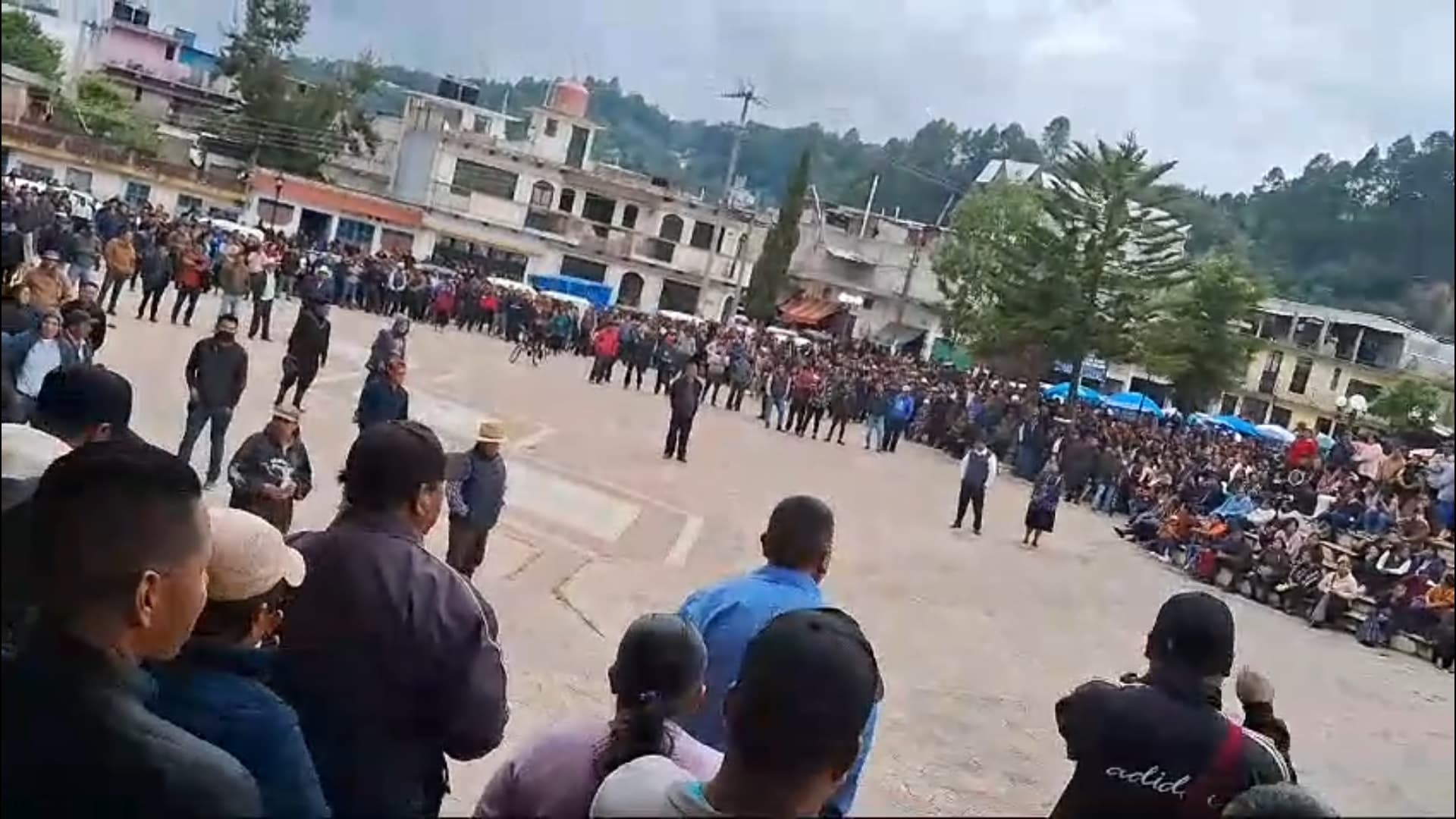 Levantan parcialmente bloqueo en Oxchuc