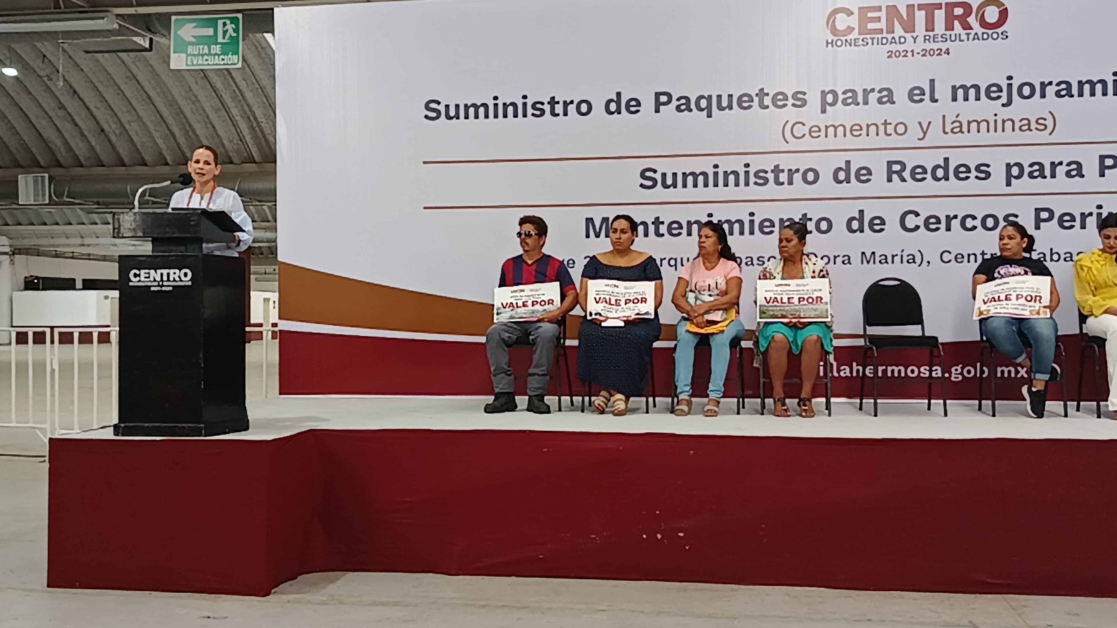 Entrega Centro apoyos a vivienda y campo por 4.7 mdp.