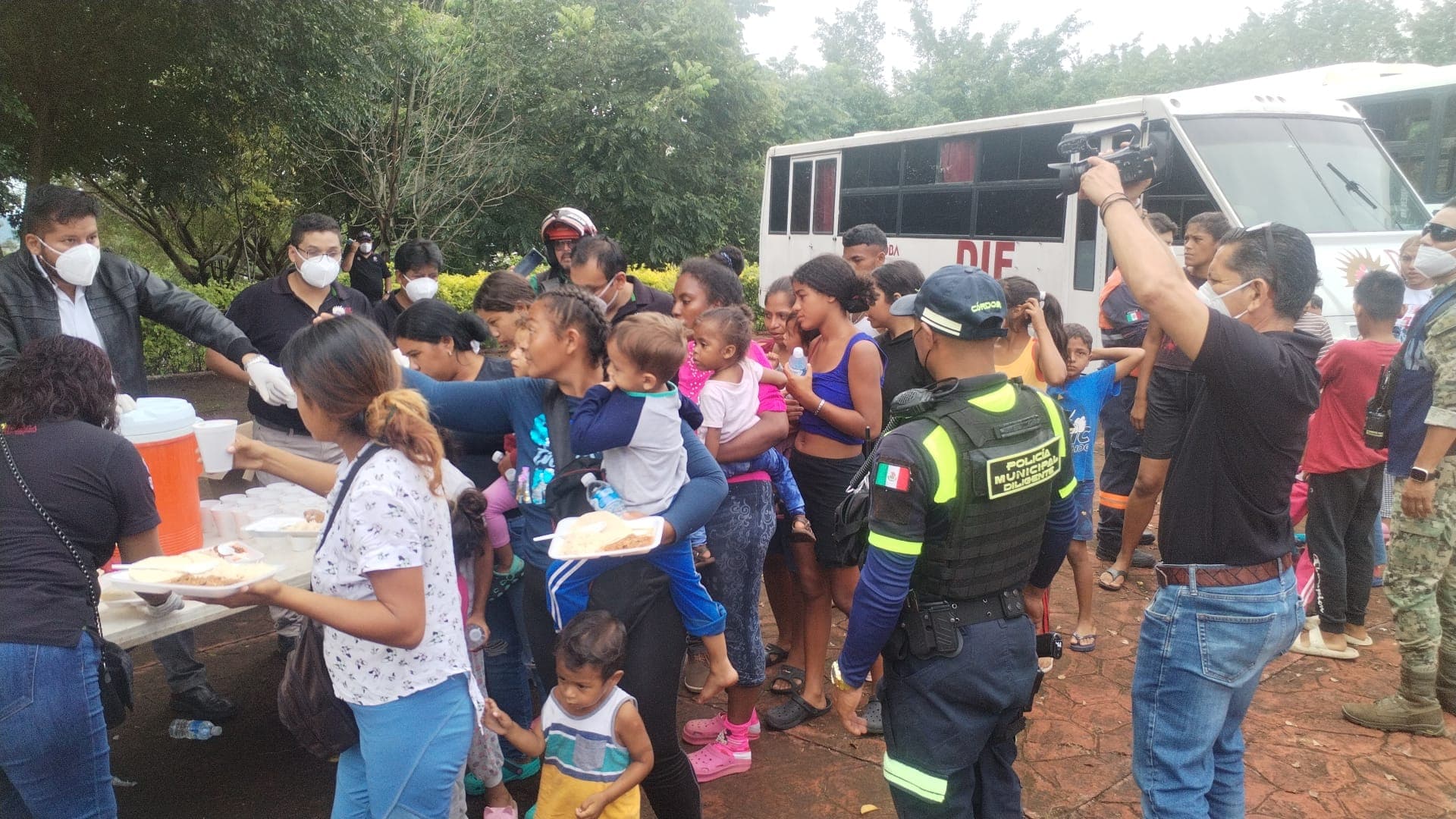 Caravana migrante "Jesucristo" cruza centro de Veracruz