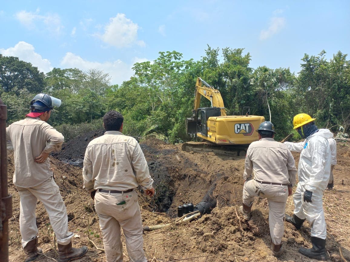 Pemex repara fuga de hidrocarburo en Cunduacán