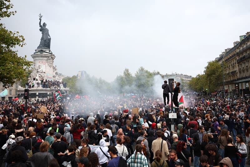 Se convulsiona Francia bloquean 175 mil personas por recortes y austeridad