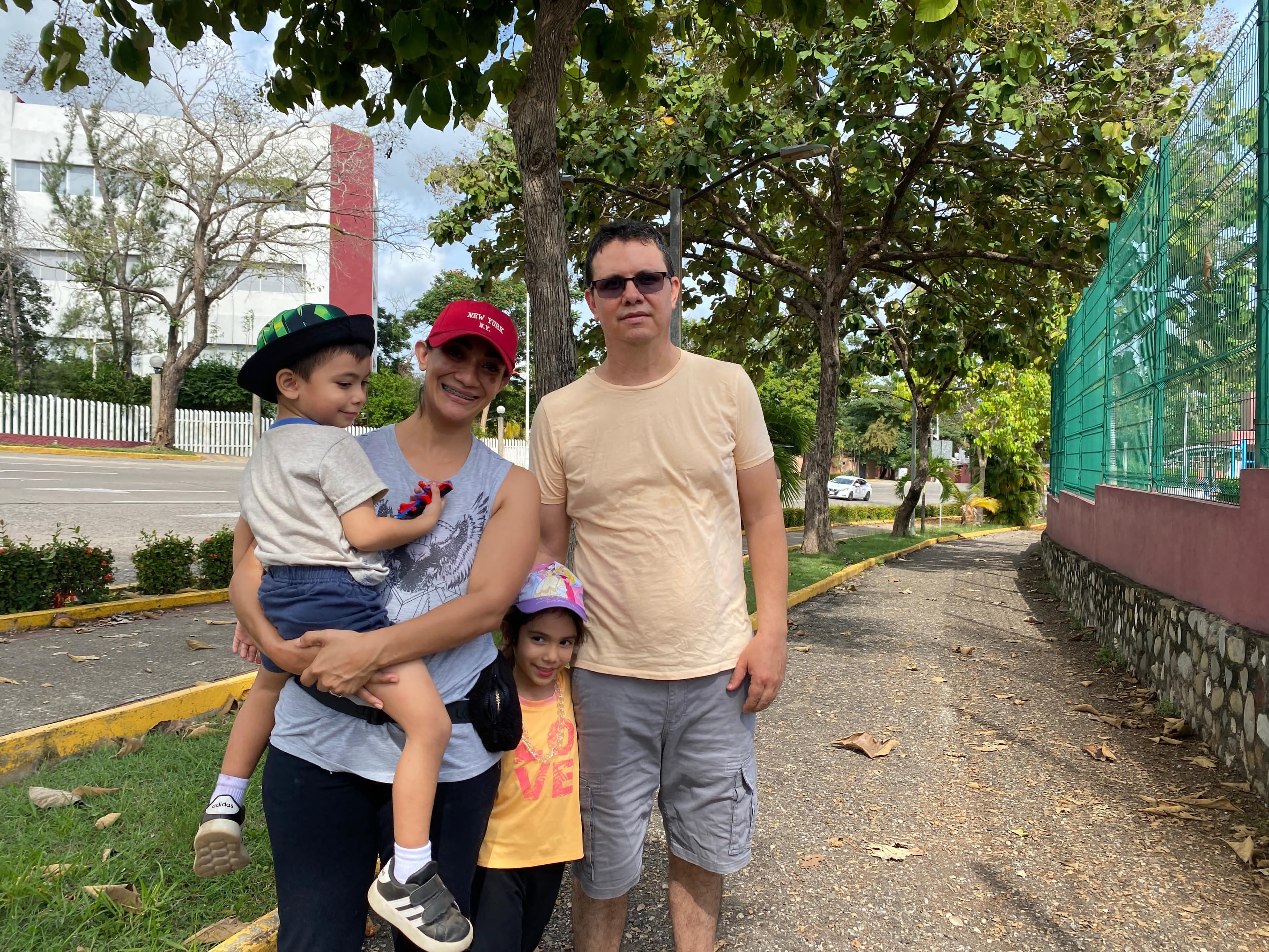 Tabasqueños ponen el ejemplo e inician el año ejercitándose en familia