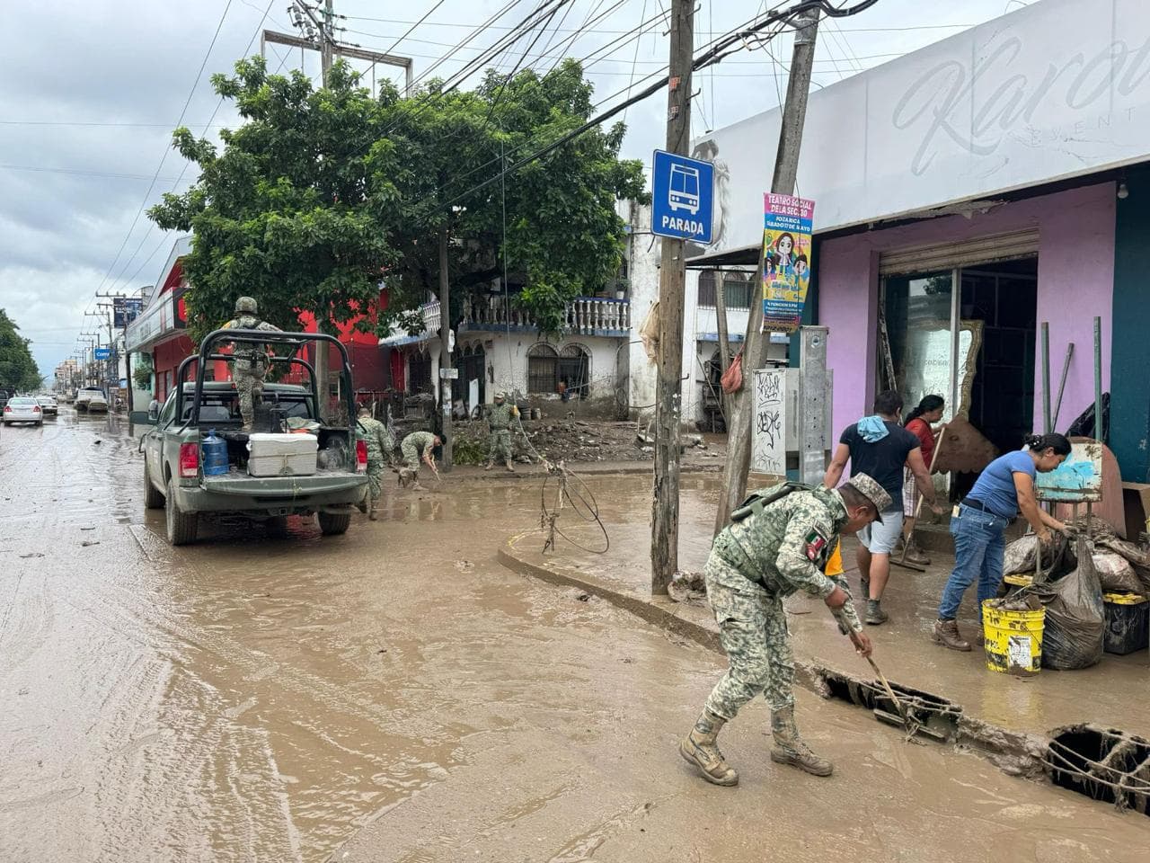 Seis muertos, 41 comunidades incomunicadas dejan lluvias en Veracruz