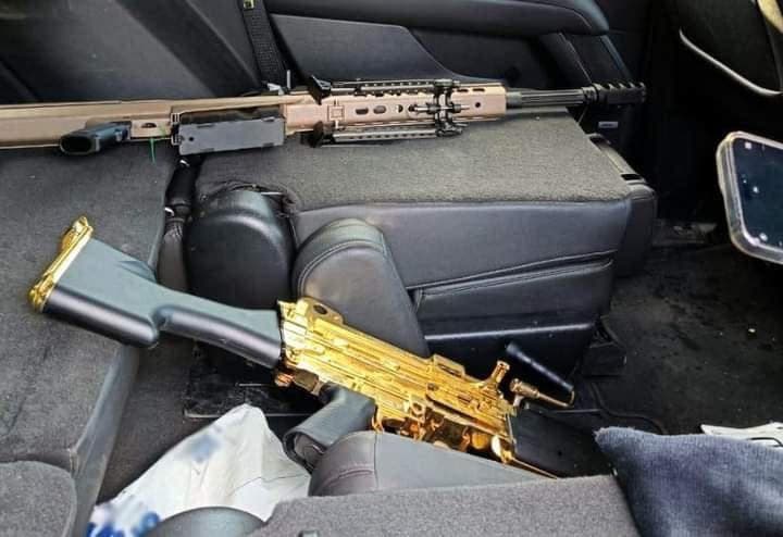 Aseguran arsenal y vehículos “monstruo”