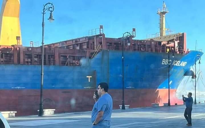 Buque impacta contra malecón de Veracruz