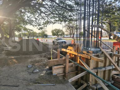 ImagenConstruyen nuevo puente peatonal frente al Parque Tabasco
