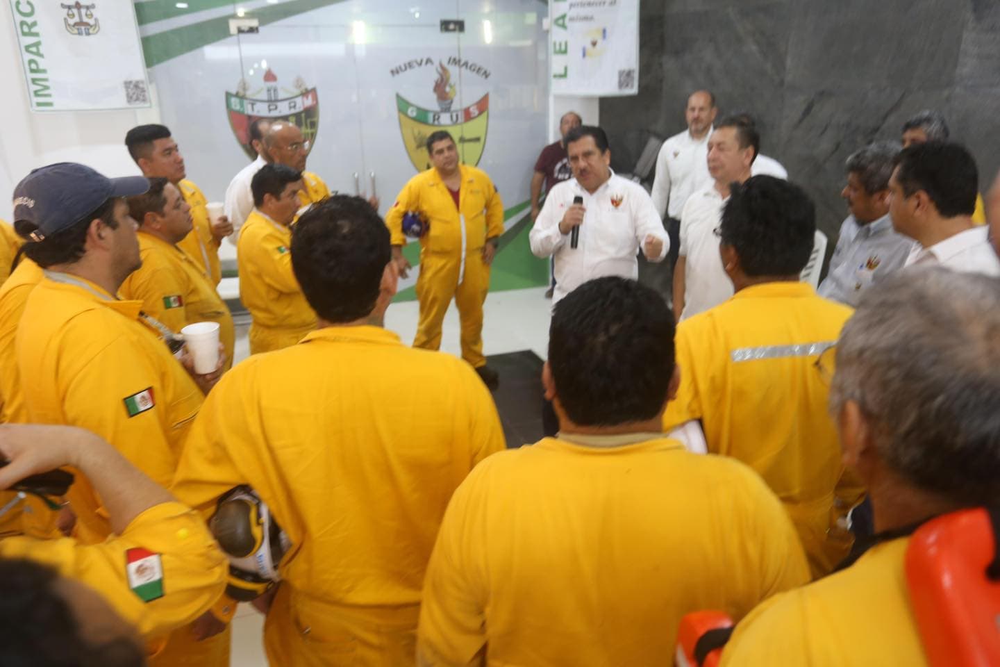 Denuncian a Pemex por privilegiar al STPRM