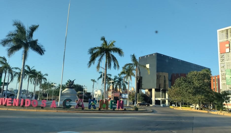 Cierra Layda obras a constructores campechanos