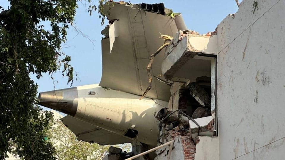 Hallan a sobreviviente del vuelo de Air India 