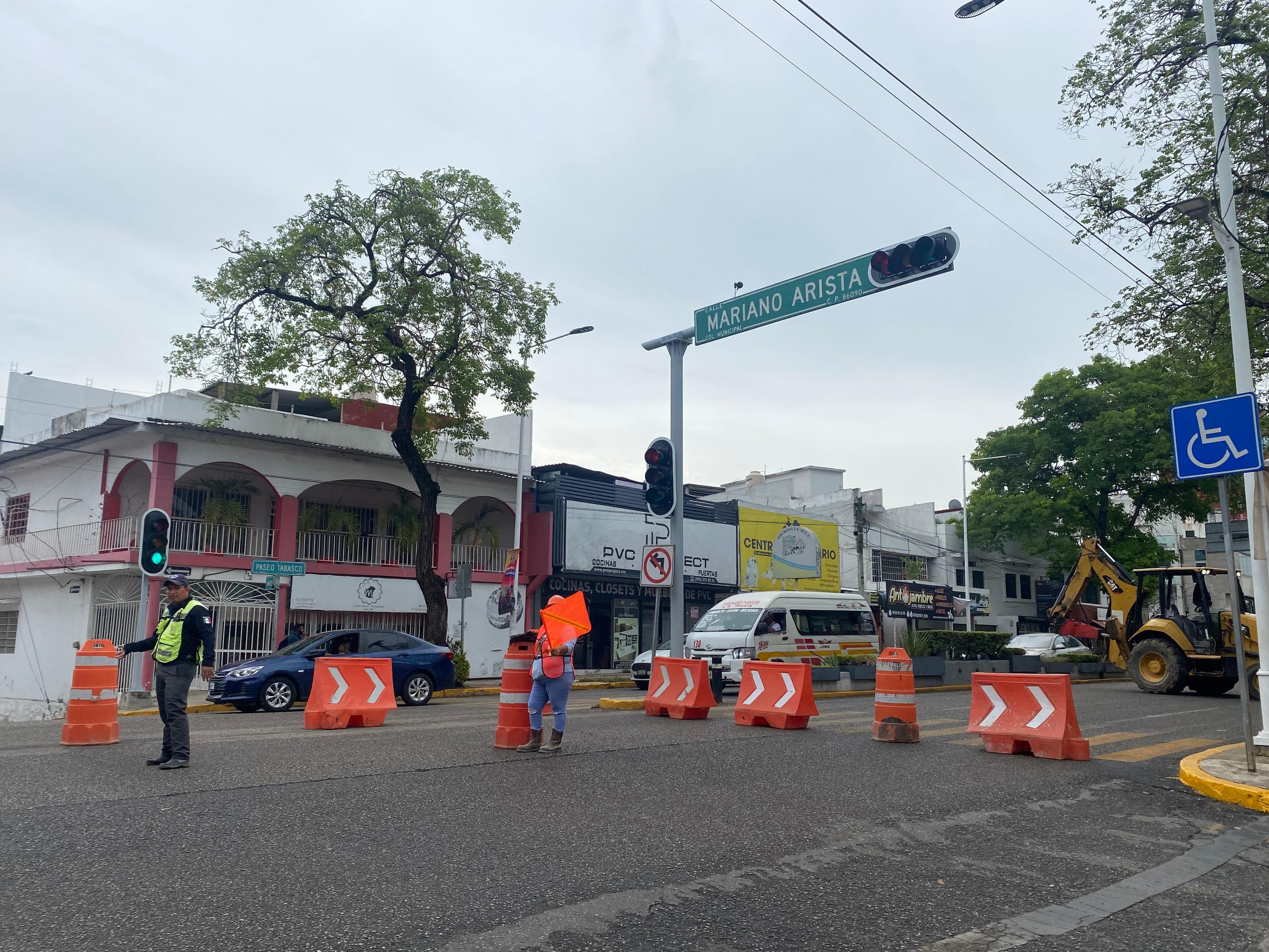Cierran cruce de Paseo Tabasco y Periférico por obras 