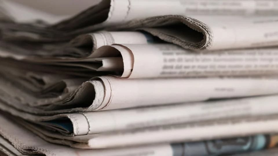 Periodistas griegos mantienen apagón informativo por protesta laboral