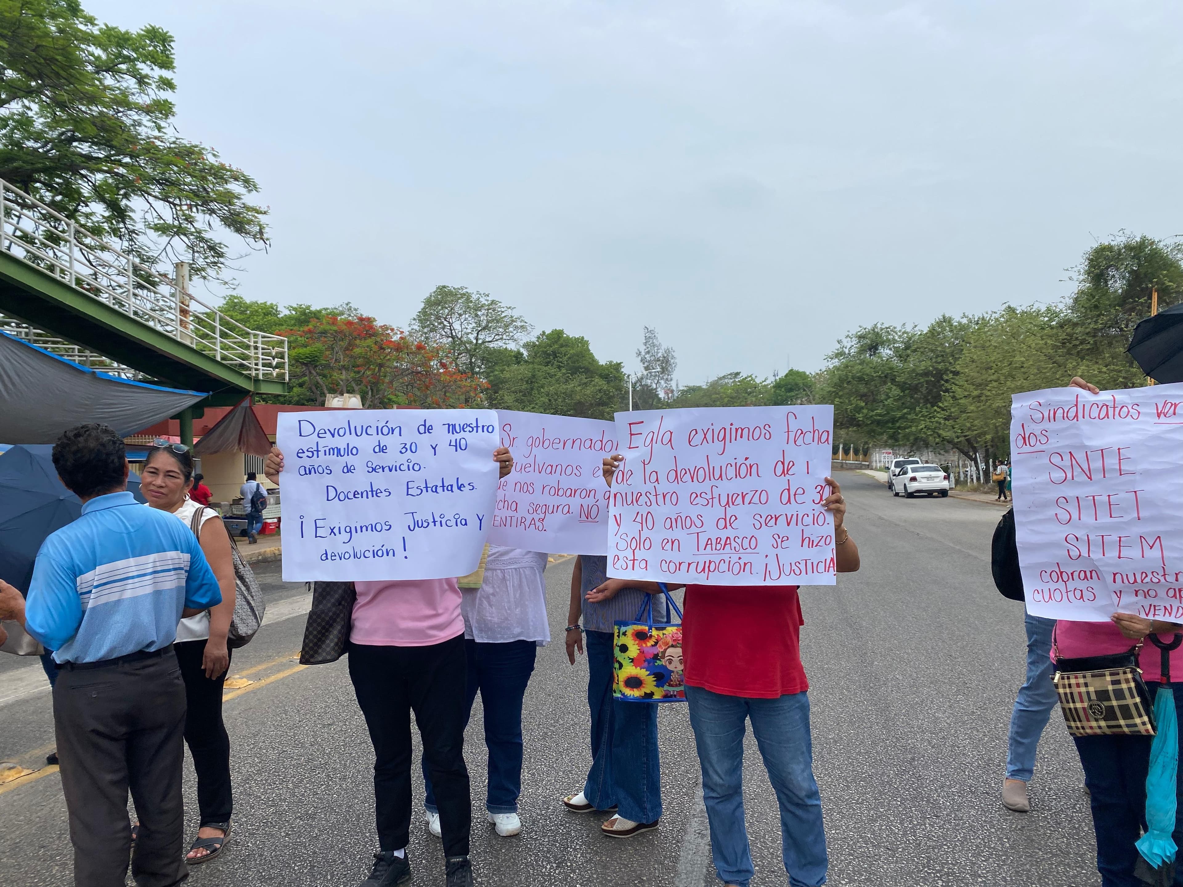 Exigen maestros devolución de ISR 