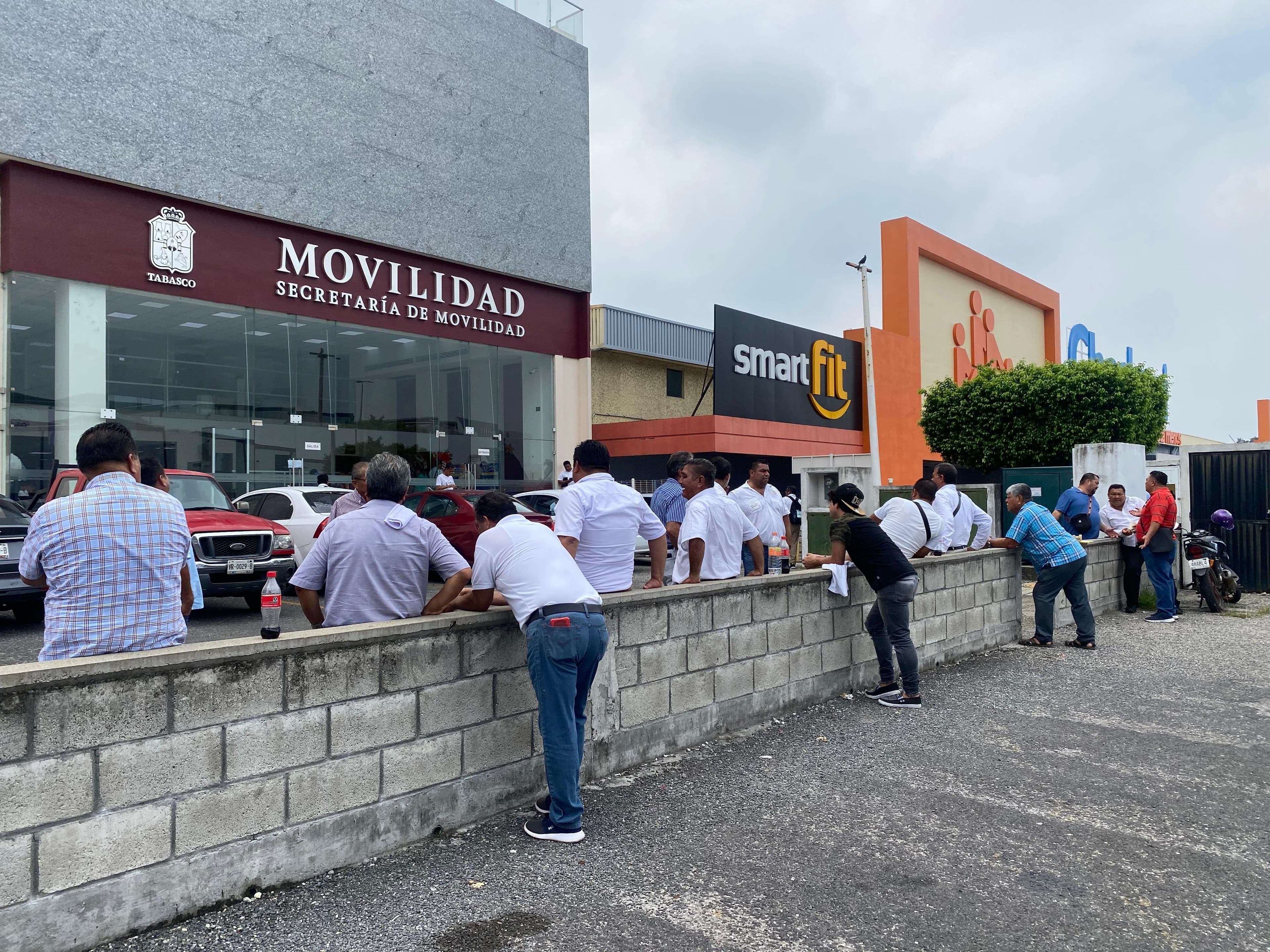 Dio Movilidad permiso a taxis piratas