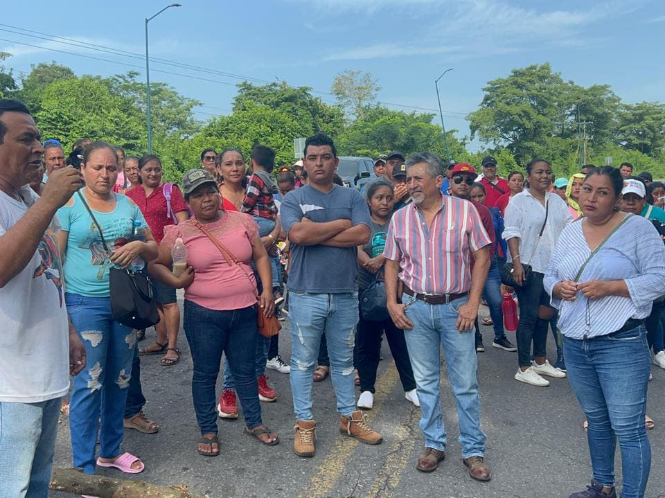 Deja CFE sin luz a Tuxtla Chico por más de 12 horas