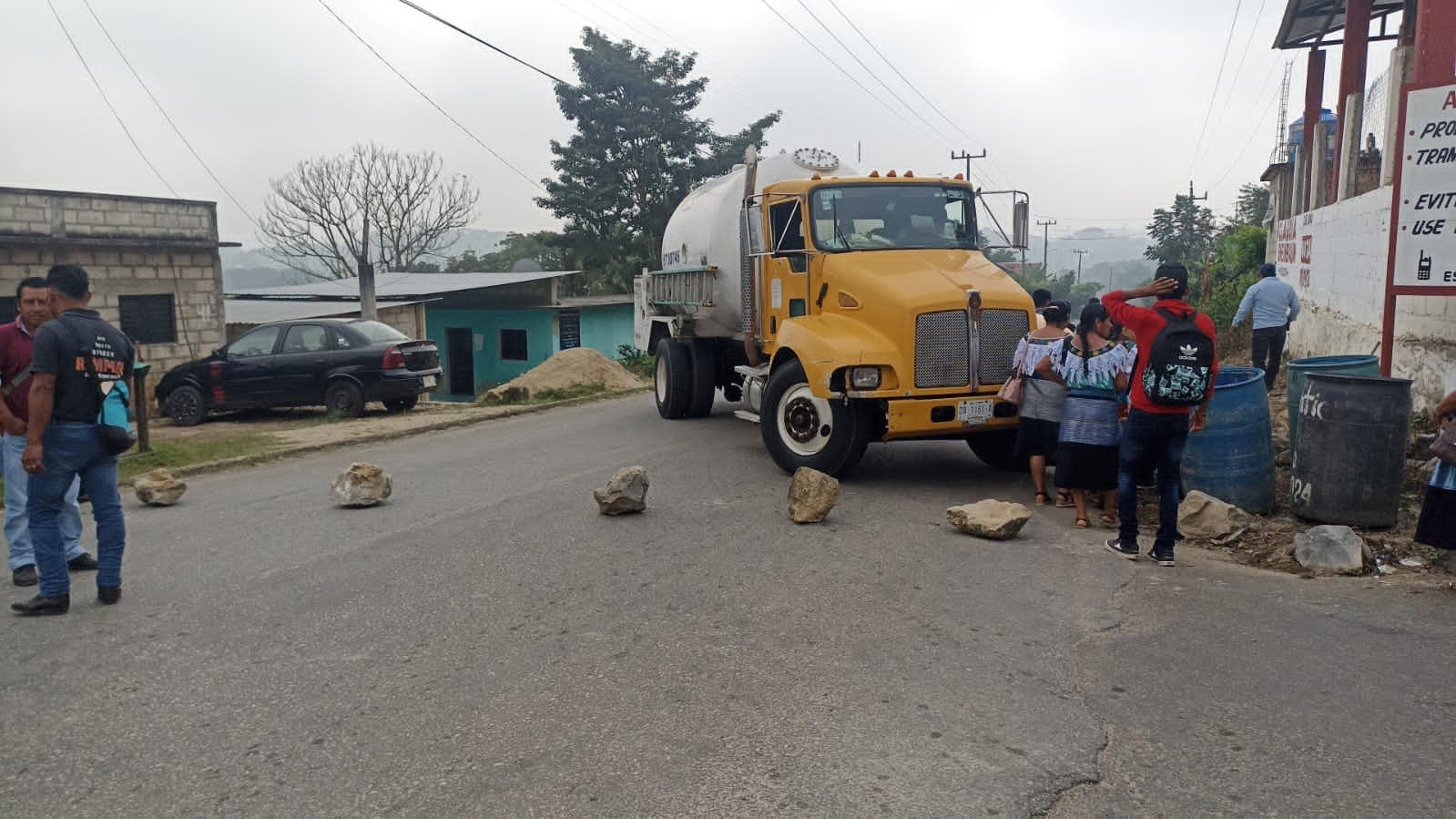 Bloqueo carretero en el tramo Chilón-Ocosingo