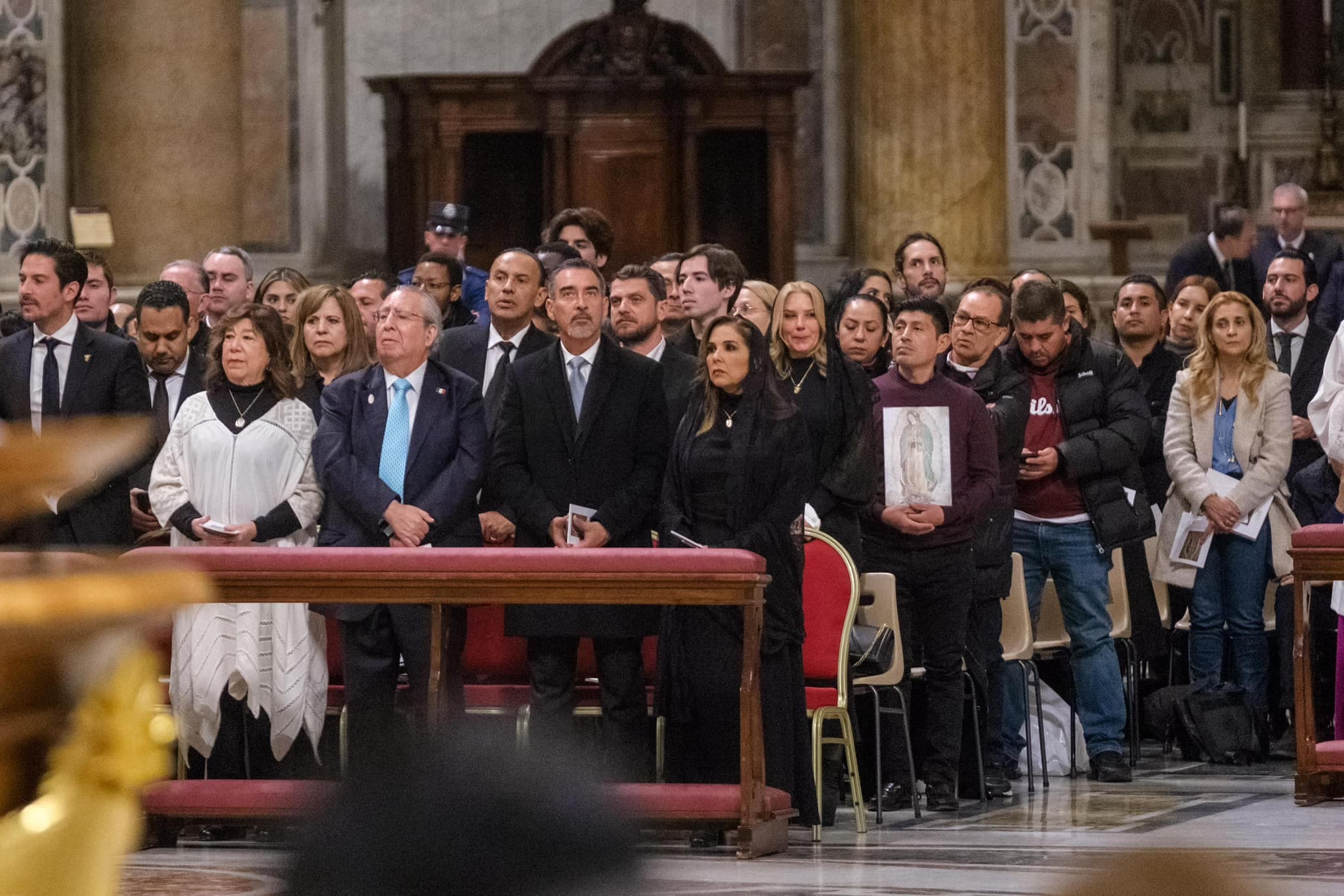 Captan a gobernadora de Quintana Roo en misa del Vaticano