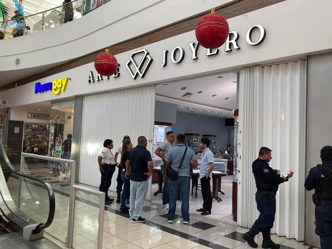 Comando armado asalta Joyería de la Gran Plaza en Cancún