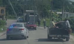 Tránsito es perseguido con machete