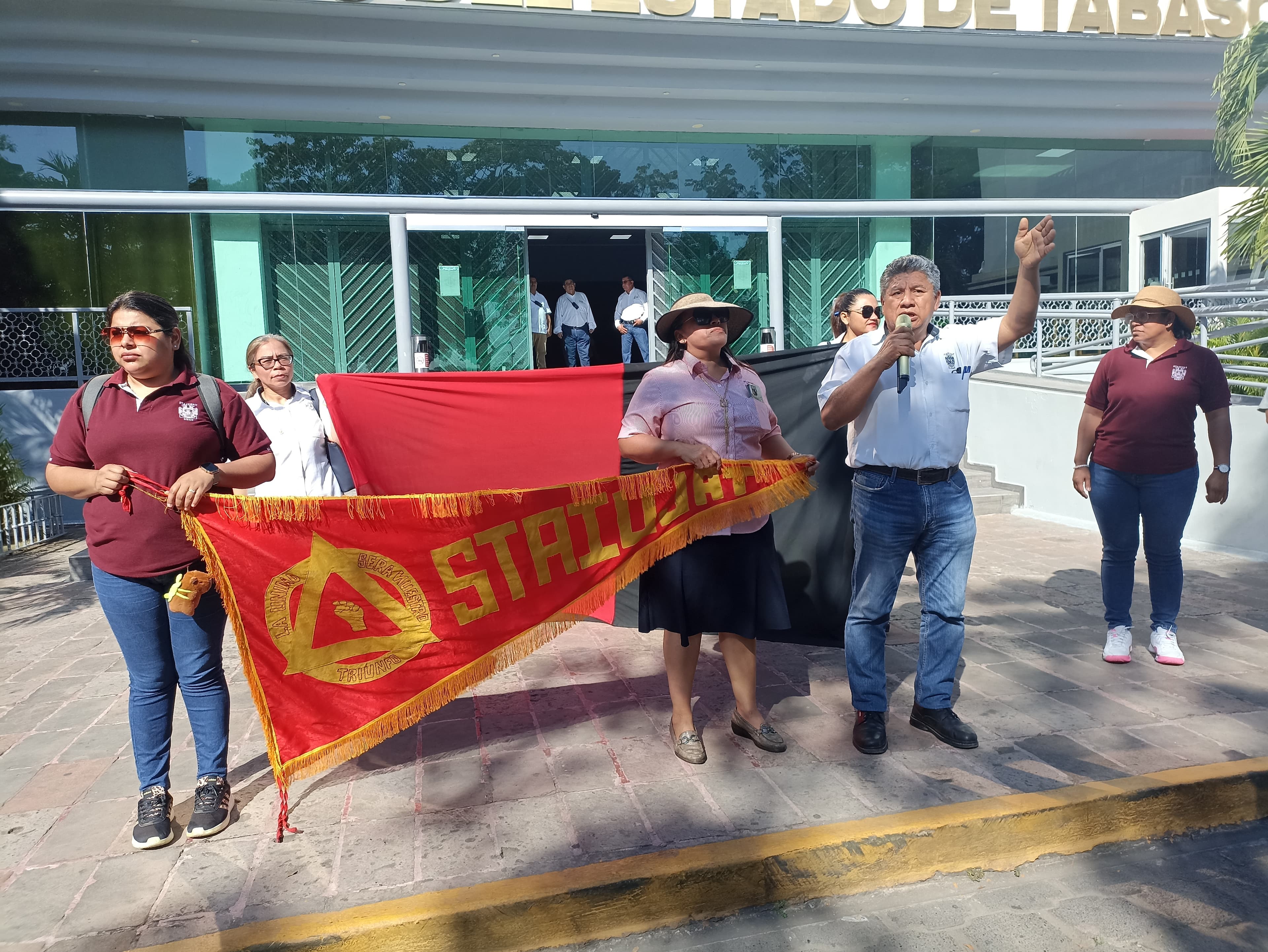 STAIUJAT acusa a Rectoría ante el Congreso del Estado