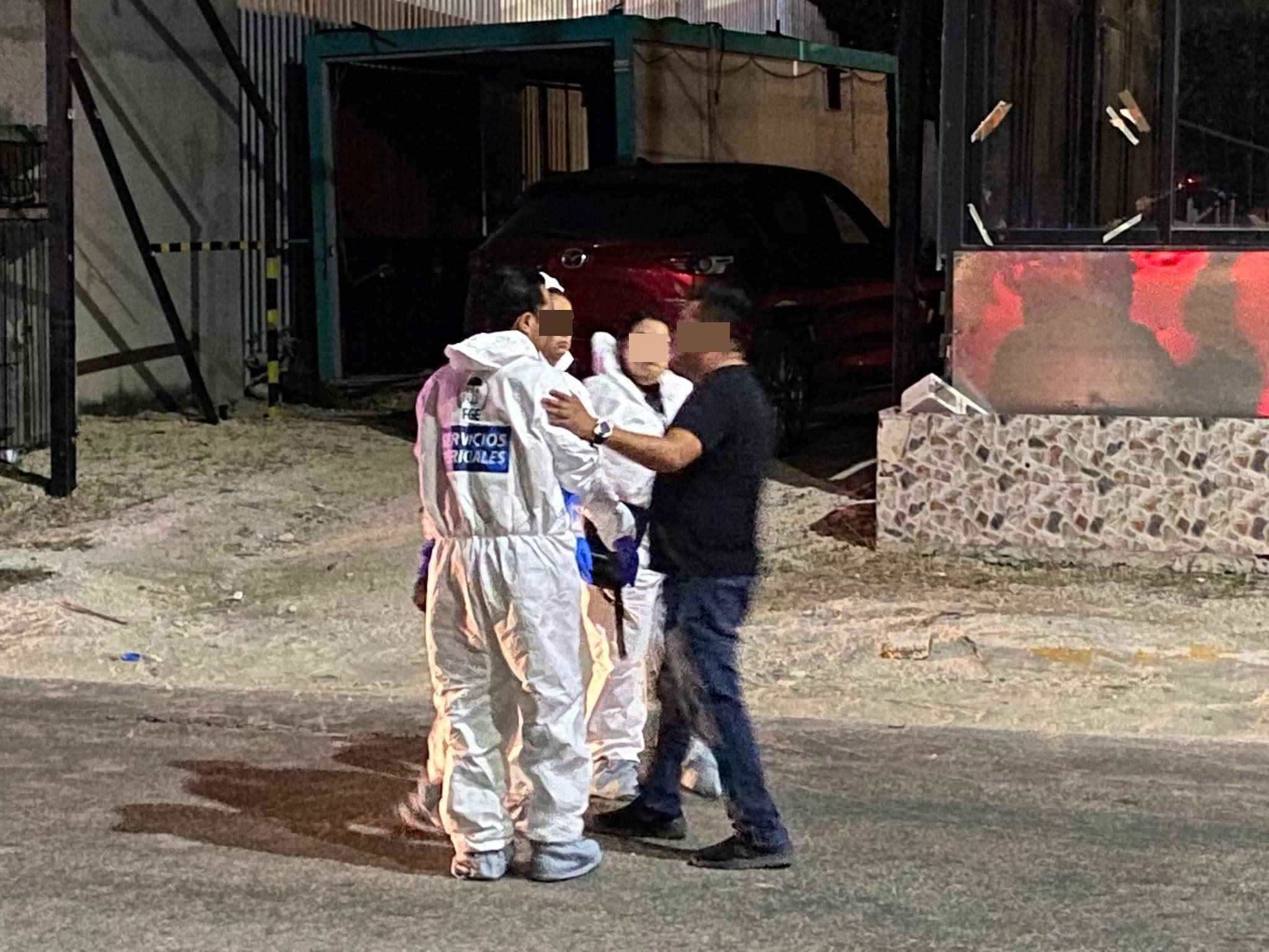 Ejecutan a empresario en Cancún en un bar 