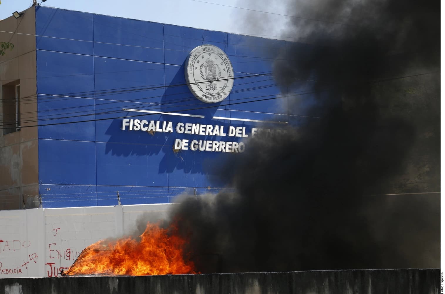 Cercan a gobernadora de Guerrero