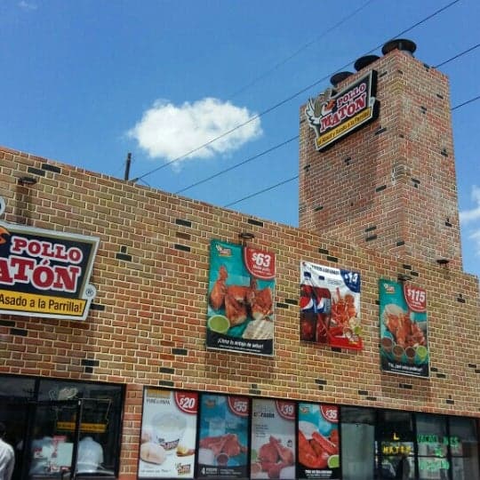 Mueren 2 niños tras comer pollo; hospitalizan a papá en NL 