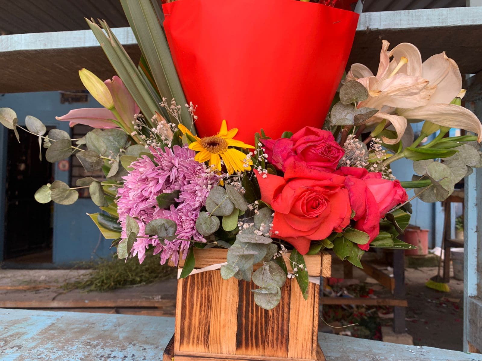 Vendedores de flores culpan a la Feria por pérdidas del 10 de Mayo