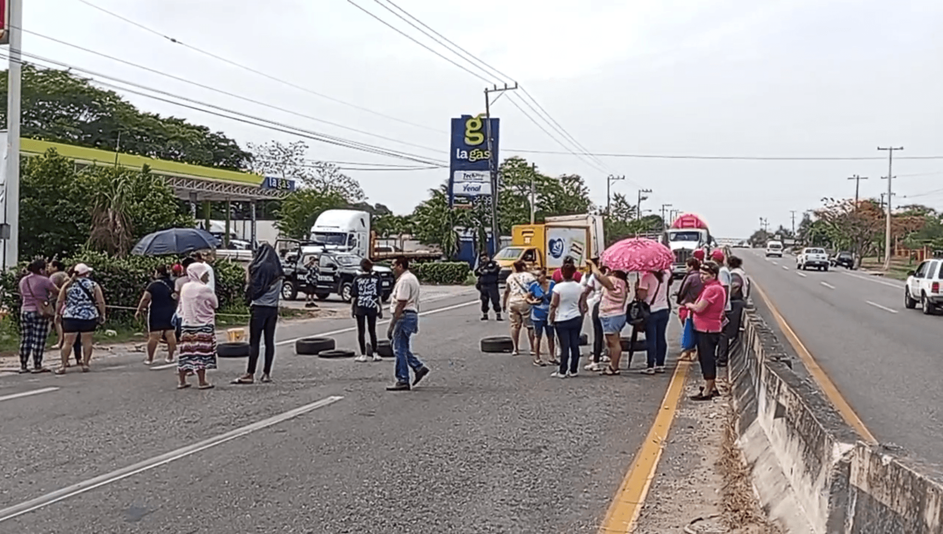 Cierran la Villahermosa-Frontera por falta de agua desde un mes