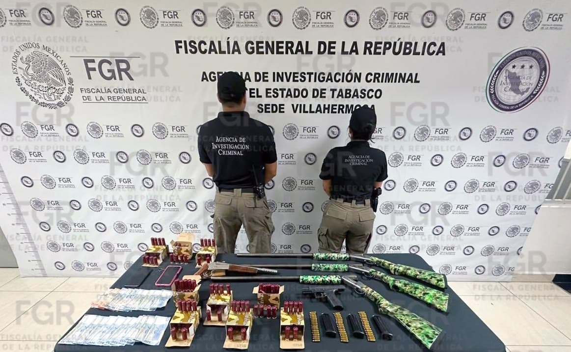 FGR asegura arsenal y detiene a dos personas en Tabasco