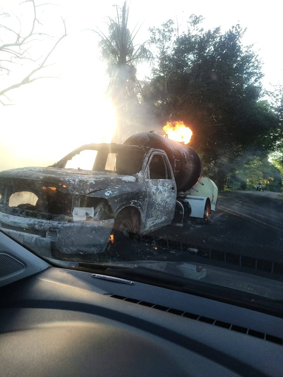 Explota pipa de gas en carretera Frontera-Jonuta 