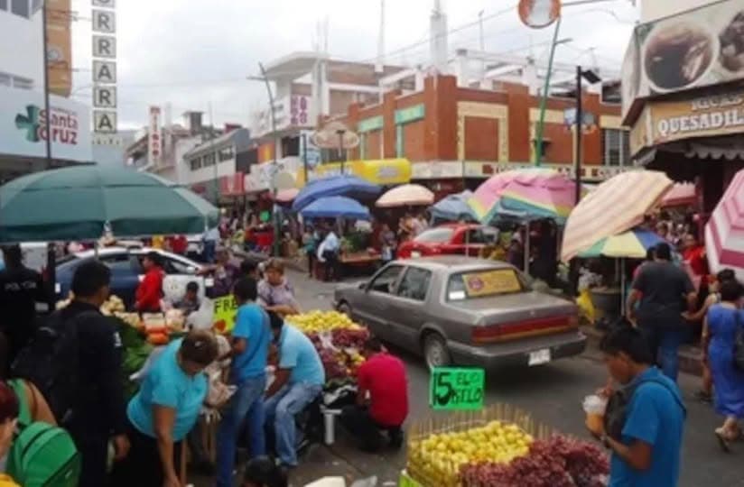 Afecta comercio informal a locatarios del Juan Sabines 