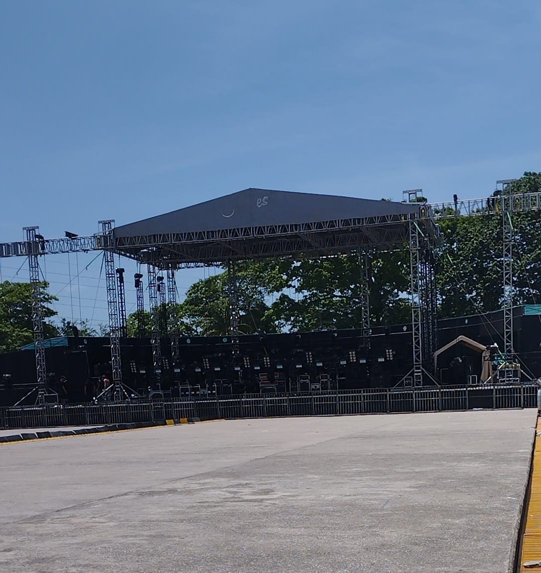 Listo el escenario del concierto de Lucero y Mijares